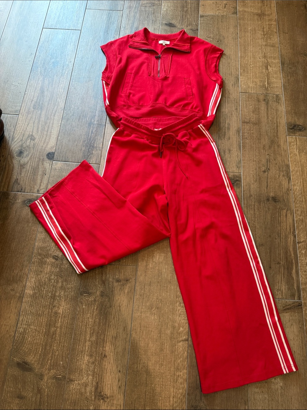 entro Red Women's Track Pants & Cropped Zip Top Set